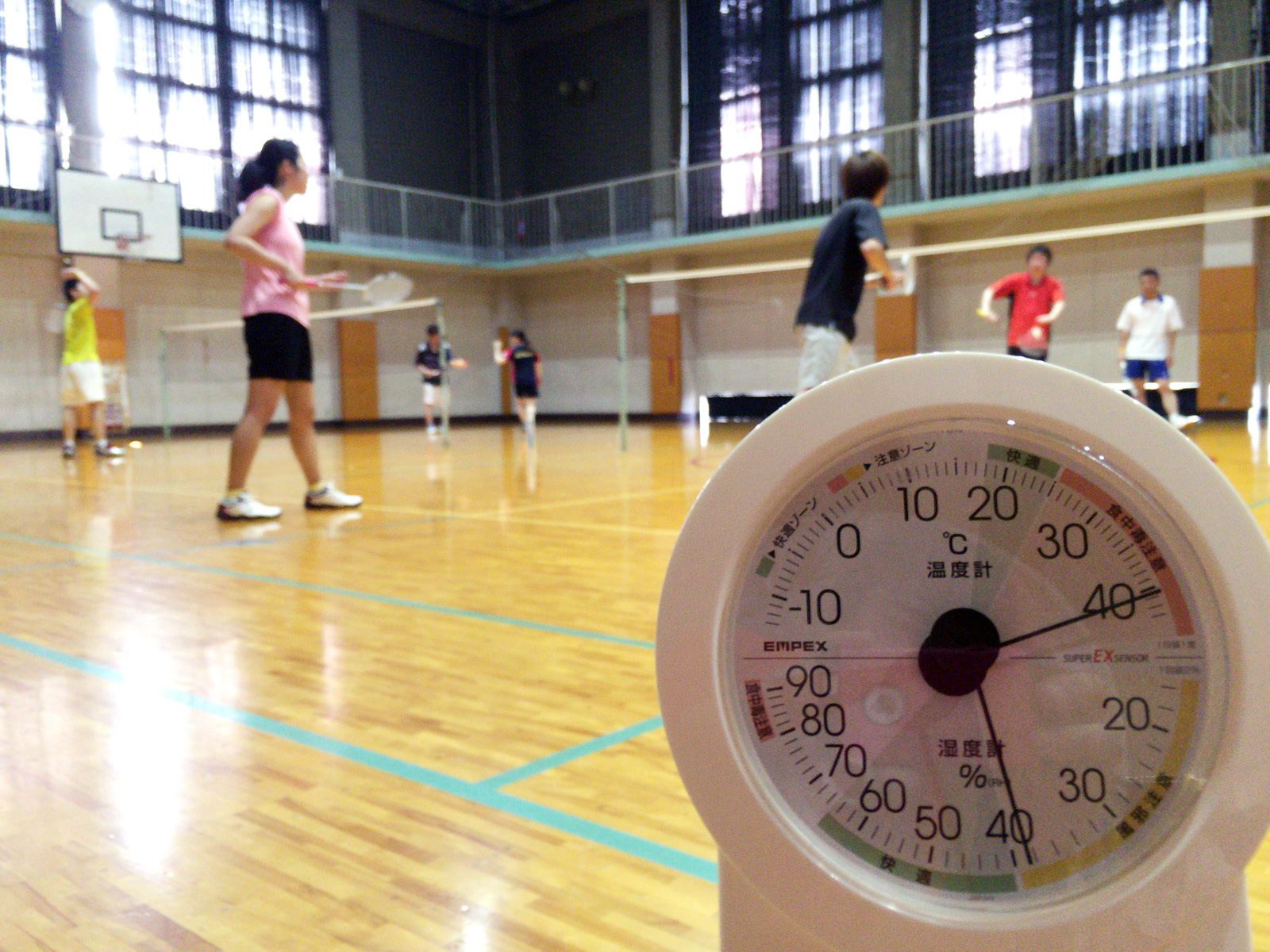 42℃まで上昇した浦和駒場体育館での4時間バドミントンはとっても過酷でした(^^;